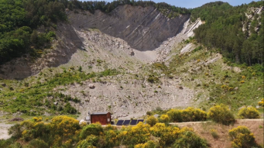 Vista d’insieme della frana di Poggio Baldi e dell’omonimo laboratorio di monitoraggio