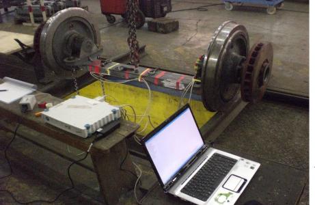 Static calibration of an instrumented tram wheelset using one of our 5 HBK Spider 8, still going strong. (2007) Static calibration of an instrumented tram wheelset using one of our 5 HBK Spider 8, still going strong. (2007)