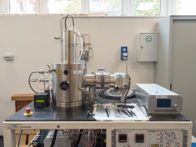 CVD UHV chamber for carbon nanostrucutre synthesis