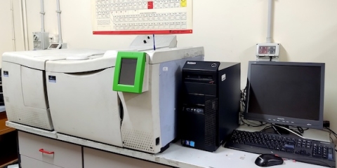 Hewlett-Packard GC-MS Gas Chromatograph/Mass Spectrometer Apparatus
