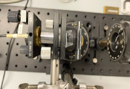 Obiettivo da microscopio per la raccolta in fibra della luminescenza di molecole.