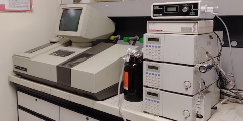 Perkin Elmer 841 InfraRed Spectrometer &amp;amp; Shimadzu HPLC System