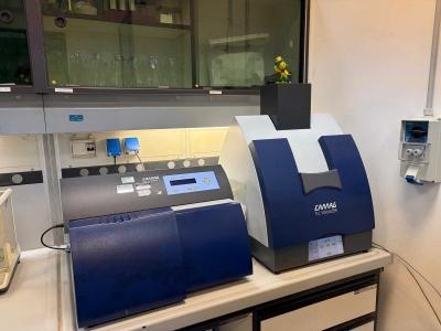 Lampada UV e scanner densitometrico