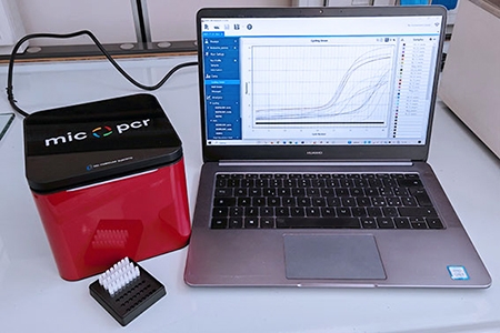 Analisi espressione genica: Termociclatore MIC™ qPCR, ultracompatto portatile Analisi espressione genica: Termociclatore MIC™ qPCR, ultracompatto portatile