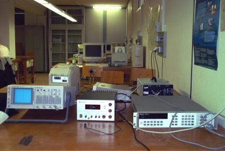 Banchi e strumenti per esercitazioni di laboratorio