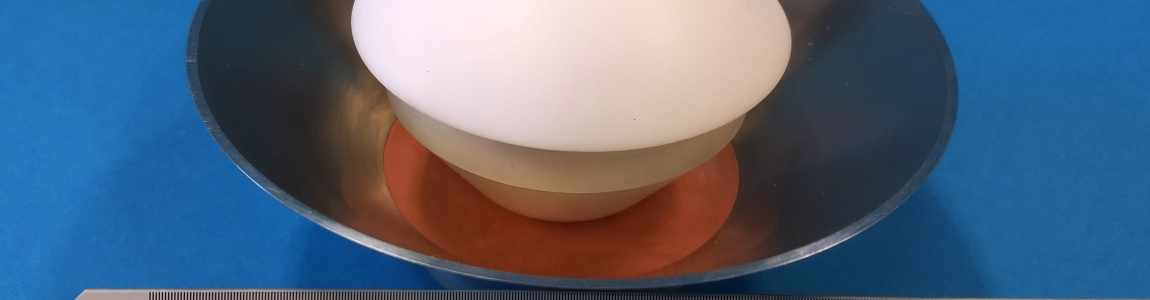 Antenna a tromba dielettrica ad alto guadagno e a banda larga per comunicazioni wireless e applicazioni UWB Antenna a tromba dielettrica ad alto guadagno e a banda larga per comunicazioni wireless e applicazioni UWB